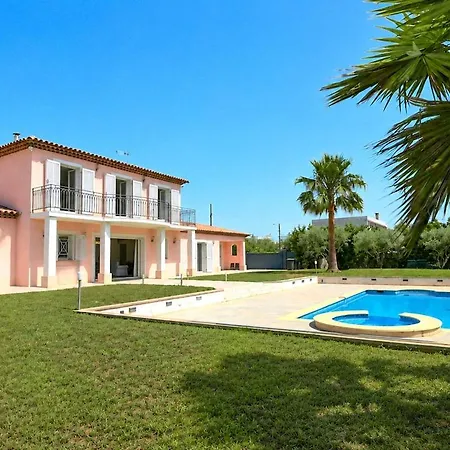Modern In A Quiet Location *
